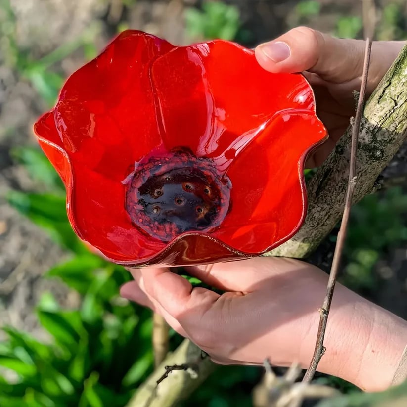 Håndlavet fuglebad i blomsterform