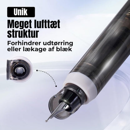 Fyldepen med 0,38 mm spids med både blå og sort blæk. Leveres med 5 genopfyldelige patroner.