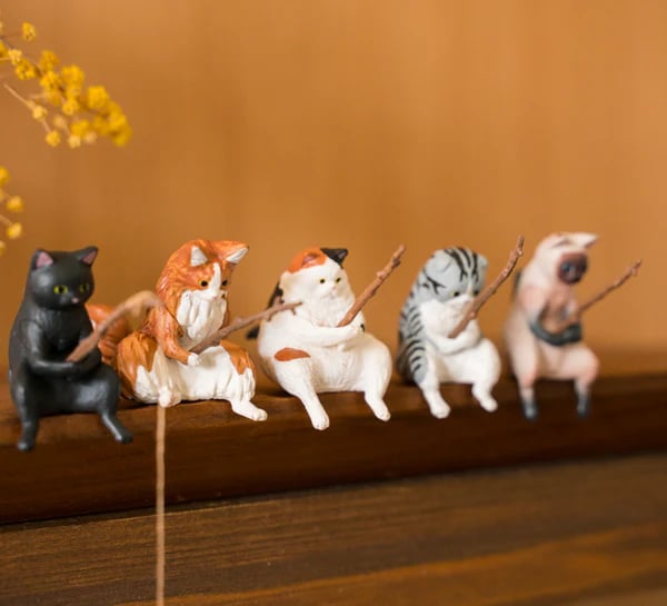 Håndmalede små kattefigurer til dit skrivebord 😺