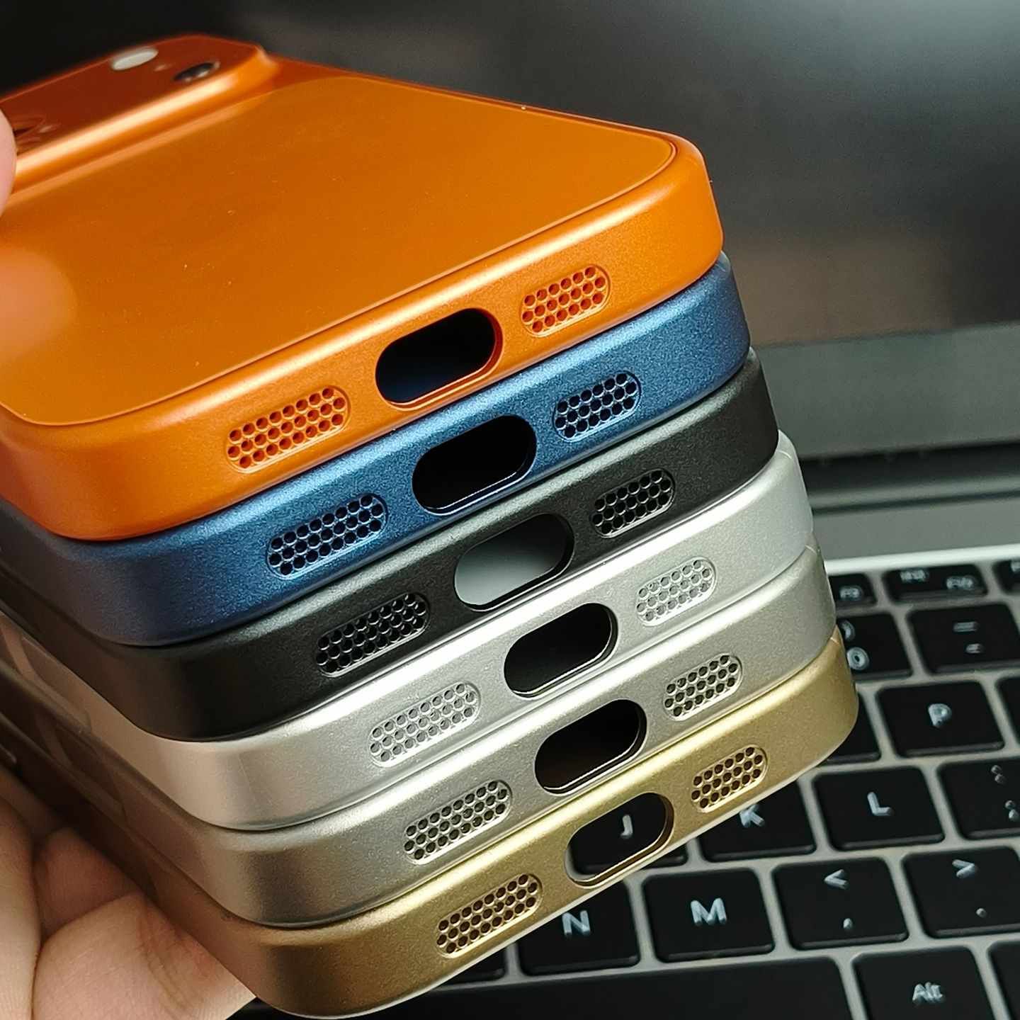 Metallisk mat Magsafe iPhone-cover