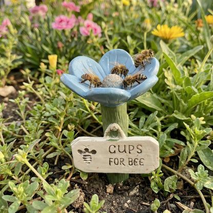Blomsterformet vandfad til bier 🟒