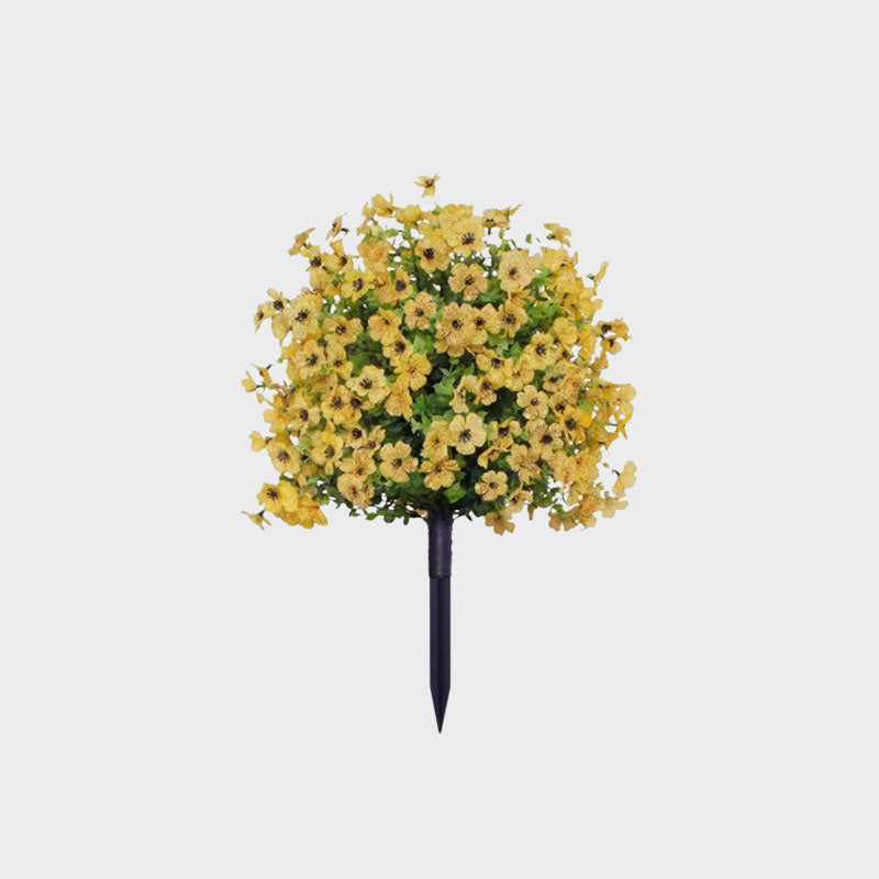 Blomsterdekoration med kunstig eukalyptus og violer