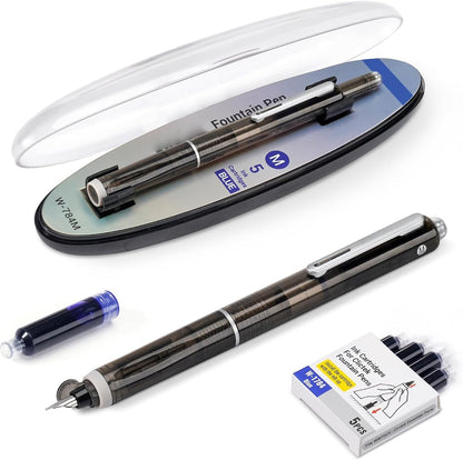 Fyldepen med 0,38 mm spids med både blå og sort blæk. Leveres med 5 genopfyldelige patroner.